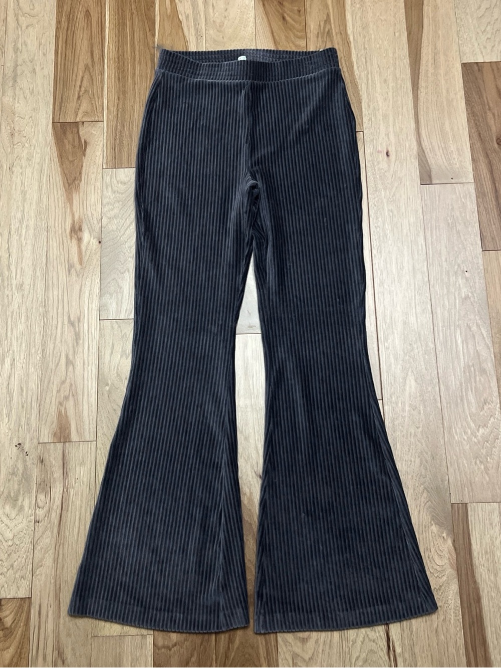 Aerie Groove-On Ribbed Velour High Waisted Flare Leggings in Charcoal Gray M - Picture 2 of 12